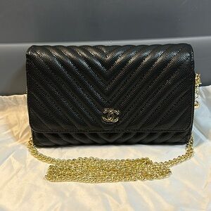 Elegant Black Quilted Chain Bag